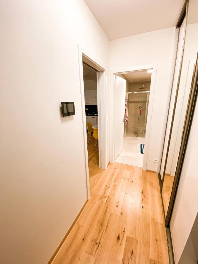 Apartmán Lovely Apartment, Free Parking 1,55 Hight