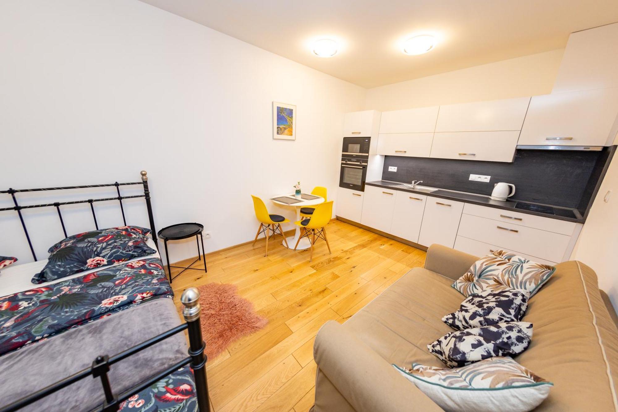 Apartmán Lovely Apartment, Free Parking 1,55 Hight Prague