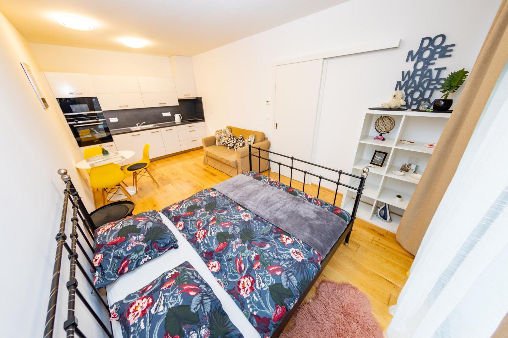 Apartmán Lovely Apartment, Free Parking 1,55 Hight